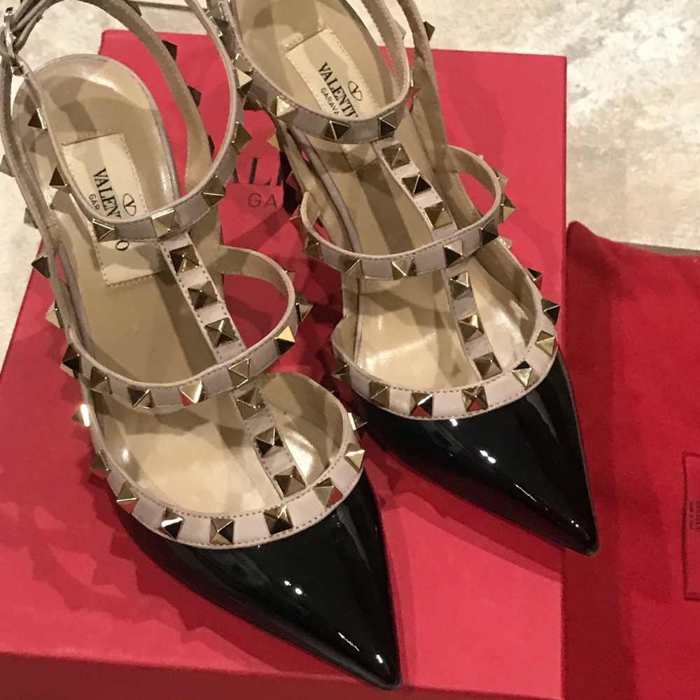 Valentino patent leather Rockstud pump size 6